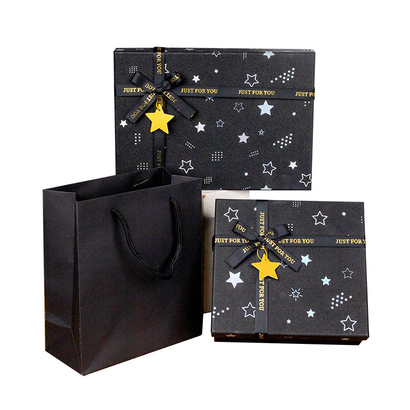 Packaging - กล่องของขวัญลายดาวสีดำ พร้อมโบว์ริบบิ้น กล่องกระดาษทรงสี่เหลี่ยมผืนผ้า สำหรับของขวัญวันเกิด ของขวัญวันครบรอบ กล่องบรรจุภัณฑ์สุดหรู