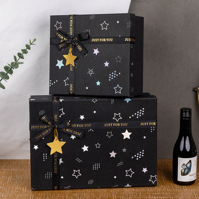 กล่องของขวัญลายดาวสีดำ พร้อมโบ - Packaging บทวิจารณ์และราคา