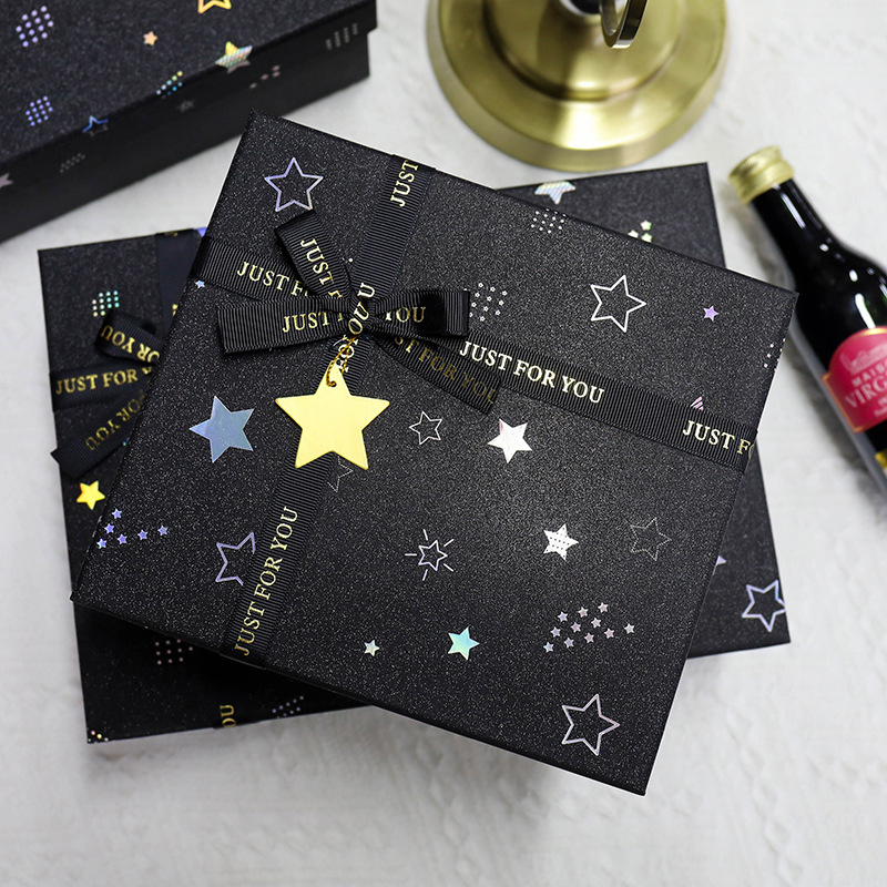 กล่องของขวัญลายดาวสีดำ พร้อมโบ - Packaging บทวิจารณ์และราคา